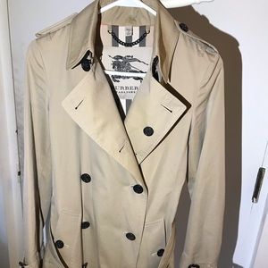 Burberry Buckingham us2 mid length trench coat